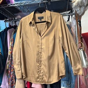 NWOT Banana Republic Women's Tan-Gold Button-Up Shirt sz. Large